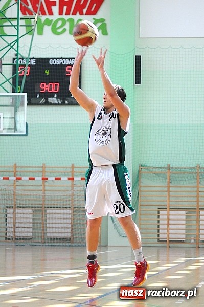 Zdjęcie w galerii na portalu naszraciborz.pl: Koszykówka: Puchar Rektora PWSZ w rękach MKS-u Otmuchów wiadomości z regionu