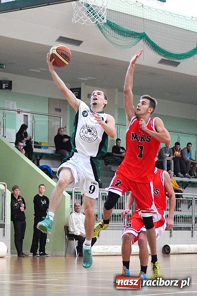 Zdjęcie w galerii na portalu naszraciborz.pl: Koszykówka: Puchar Rektora PWSZ w rękach MKS-u Otmuchów wiadomości z regionu
