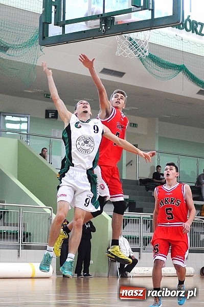 Zdjęcie w galerii na portalu naszraciborz.pl: Koszykówka: Puchar Rektora PWSZ w rękach MKS-u Otmuchów wiadomości z regionu