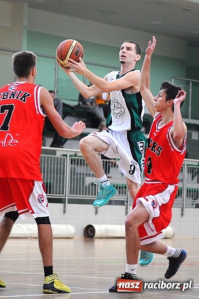 Zdjęcie w galerii na portalu naszraciborz.pl: Koszykówka: Puchar Rektora PWSZ w rękach MKS-u Otmuchów wiadomości z regionu
