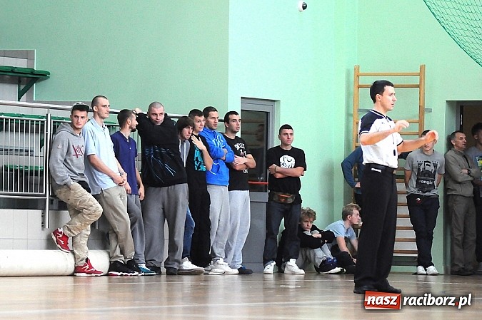 Zdjęcie w galerii na portalu naszraciborz.pl: Koszykówka: Puchar Rektora PWSZ w rękach MKS-u Otmuchów wiadomości z regionu