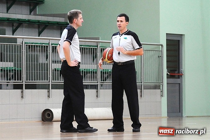 Zdjęcie w galerii na portalu naszraciborz.pl: Koszykówka: Puchar Rektora PWSZ w rękach MKS-u Otmuchów wiadomości z regionu
