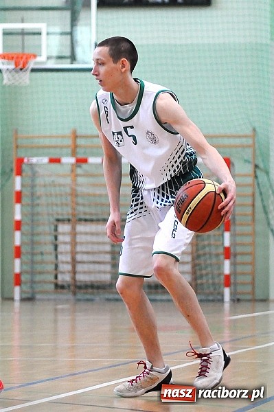 Zdjęcie w galerii na portalu naszraciborz.pl: Koszykówka: Puchar Rektora PWSZ w rękach MKS-u Otmuchów wiadomości z regionu
