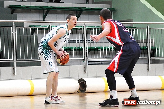 Zdjęcie w galerii na portalu naszraciborz.pl: Koszykówka: Puchar Rektora PWSZ w rękach MKS-u Otmuchów wiadomości z regionu