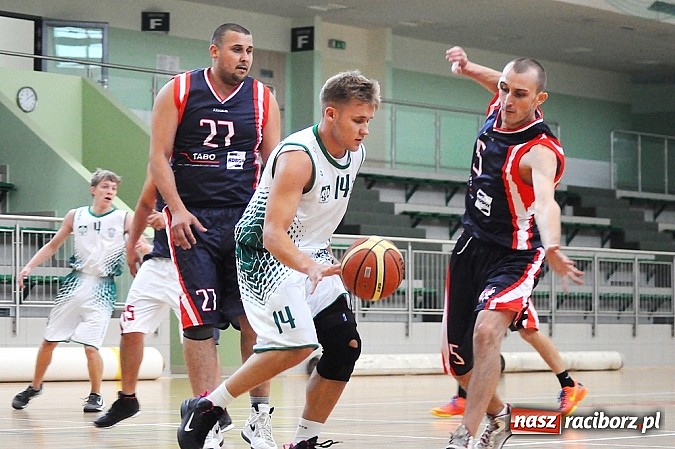 Zdjęcie w galerii na portalu naszraciborz.pl: Koszykówka: Puchar Rektora PWSZ w rękach MKS-u Otmuchów wiadomości z regionu