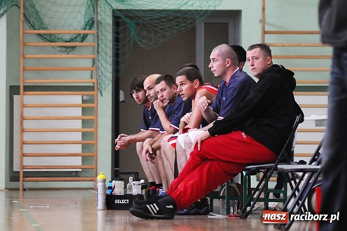 Zdjęcie w galerii na portalu naszraciborz.pl: Koszykówka: Puchar Rektora PWSZ w rękach MKS-u Otmuchów wiadomości z regionu