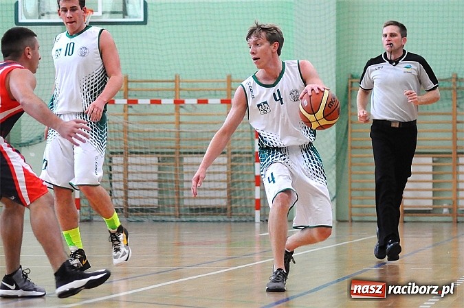 Zdjęcie w galerii na portalu naszraciborz.pl: Koszykówka: Puchar Rektora PWSZ w rękach MKS-u Otmuchów wiadomości z regionu