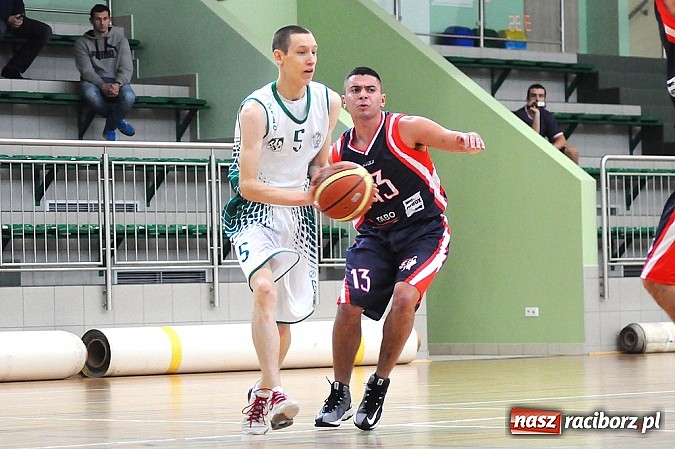Zdjęcie w galerii na portalu naszraciborz.pl: Koszykówka: Puchar Rektora PWSZ w rękach MKS-u Otmuchów wiadomości z regionu