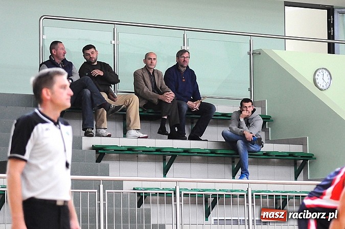 Zdjęcie w galerii na portalu naszraciborz.pl: Koszykówka: Puchar Rektora PWSZ w rękach MKS-u Otmuchów wiadomości z regionu