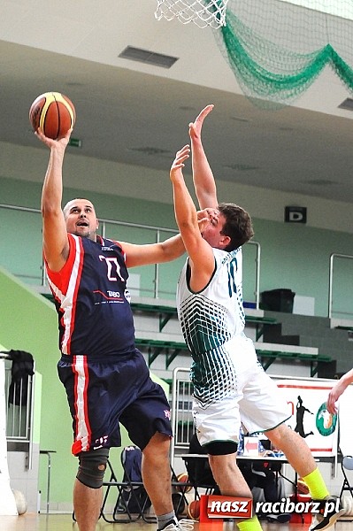 Zdjęcie w galerii na portalu naszraciborz.pl: Koszykówka: Puchar Rektora PWSZ w rękach MKS-u Otmuchów wiadomości z regionu