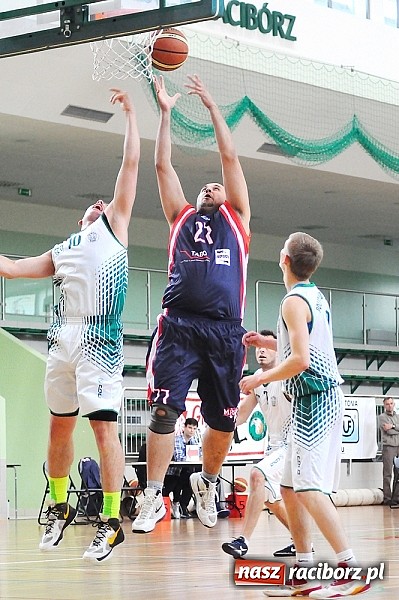 Zdjęcie w galerii na portalu naszraciborz.pl: Koszykówka: Puchar Rektora PWSZ w rękach MKS-u Otmuchów wiadomości z regionu