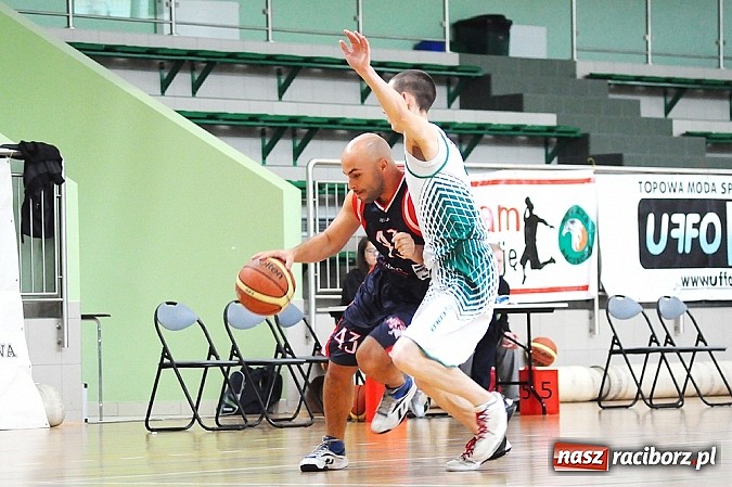 Zdjęcie w galerii na portalu naszraciborz.pl: Koszykówka: Puchar Rektora PWSZ w rękach MKS-u Otmuchów wiadomości z regionu
