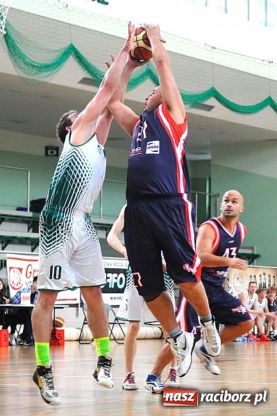 Zdjęcie w galerii na portalu naszraciborz.pl: Koszykówka: Puchar Rektora PWSZ w rękach MKS-u Otmuchów wiadomości z regionu