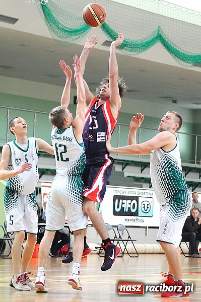 Zdjęcie w galerii na portalu naszraciborz.pl: Koszykówka: Puchar Rektora PWSZ w rękach MKS-u Otmuchów wiadomości z regionu