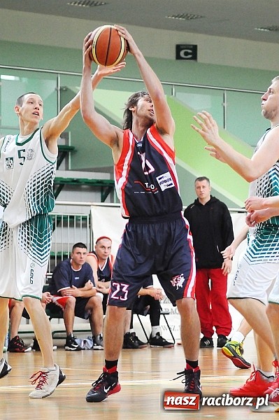 Zdjęcie w galerii na portalu naszraciborz.pl: Koszykówka: Puchar Rektora PWSZ w rękach MKS-u Otmuchów wiadomości z regionu