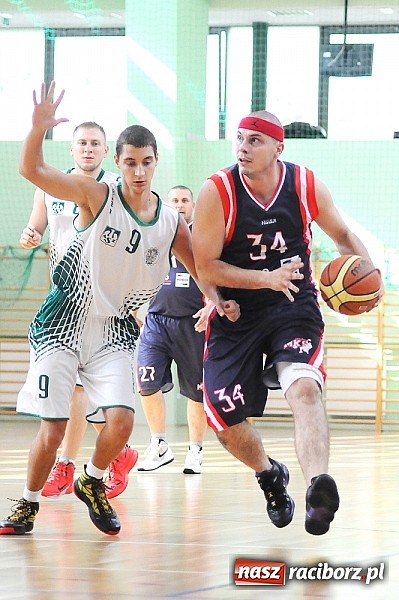 Zdjęcie w galerii na portalu naszraciborz.pl: Koszykówka: Puchar Rektora PWSZ w rękach MKS-u Otmuchów wiadomości z regionu