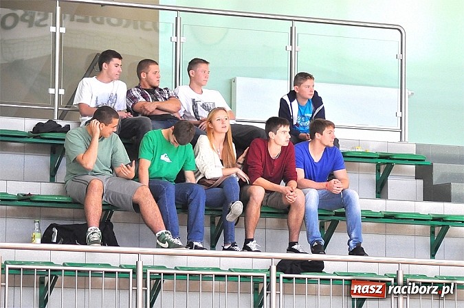 Zdjęcie w galerii na portalu naszraciborz.pl: Koszykówka: Puchar Rektora PWSZ w rękach MKS-u Otmuchów wiadomości z regionu