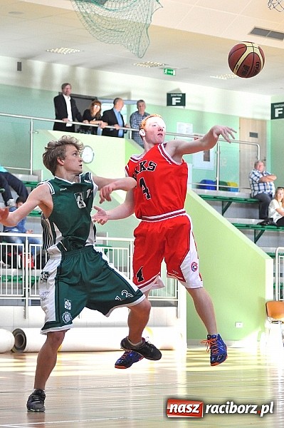 Zdjęcie w galerii na portalu naszraciborz.pl: Koszykówka: Puchar Rektora PWSZ w rękach MKS-u Otmuchów wiadomości z regionu