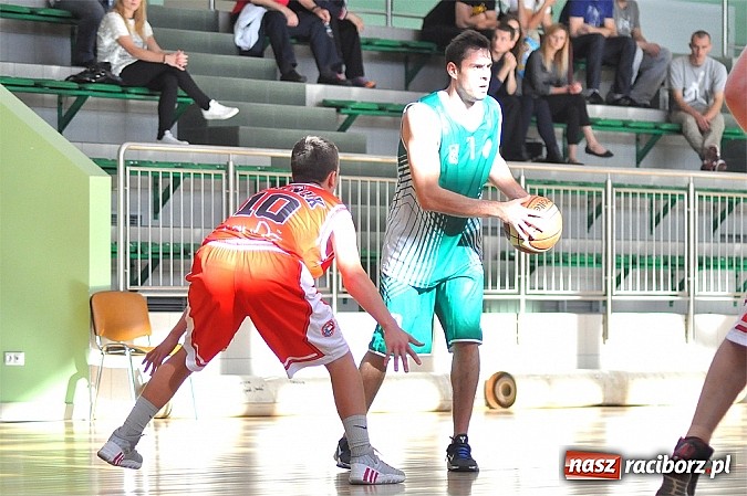 Zdjęcie w galerii na portalu naszraciborz.pl: Koszykówka: Puchar Rektora PWSZ w rękach MKS-u Otmuchów wiadomości z regionu