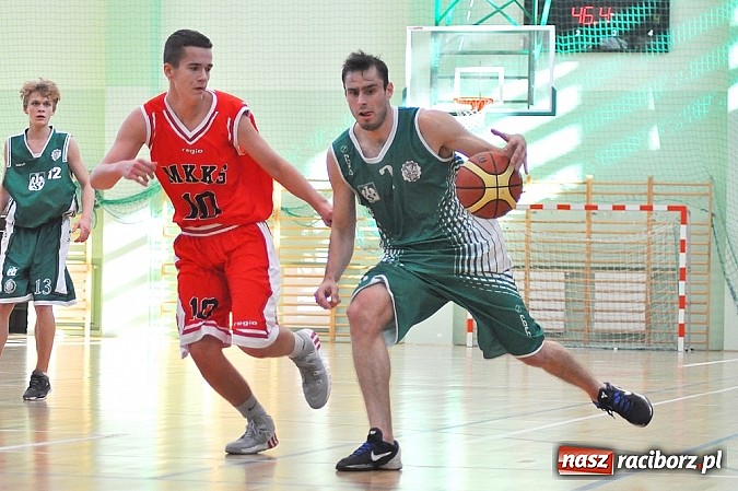 Zdjęcie w galerii na portalu naszraciborz.pl: Koszykówka: Puchar Rektora PWSZ w rękach MKS-u Otmuchów wiadomości z regionu