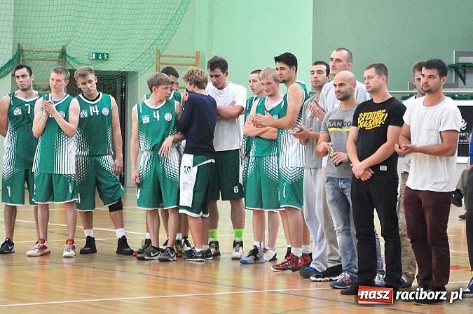 Zdjęcie w galerii na portalu naszraciborz.pl: Koszykówka: Puchar Rektora PWSZ w rękach MKS-u Otmuchów wiadomości z regionu