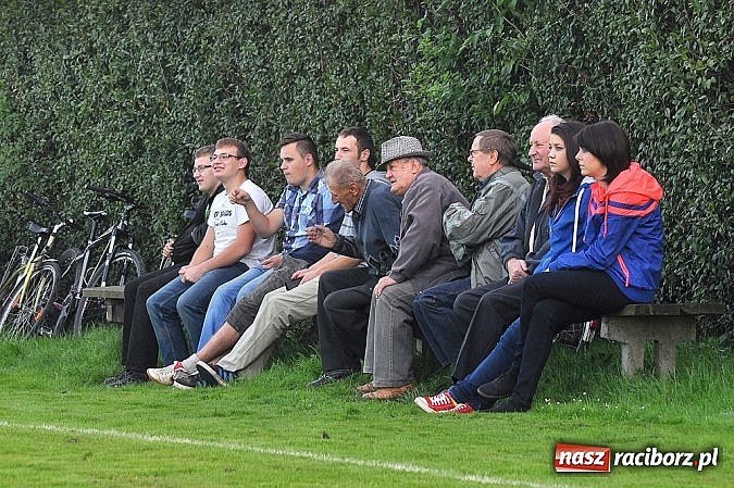 Zdjęcie w galerii na portalu naszraciborz.pl: A klasa: Zameczek obronił trzy punkty wiadomości z regionu