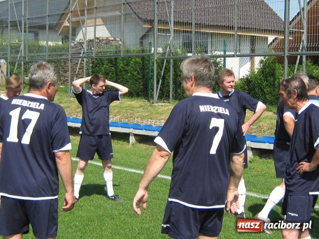 Zdjęcie w galerii na portalu naszraciborz.pl: LKS 07 Markowice świętuje wiadomości z regionu