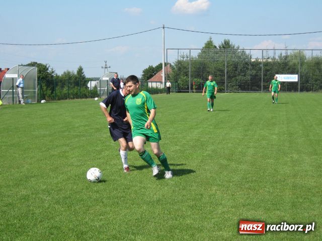 Zdjęcie w galerii na portalu naszraciborz.pl: LKS 07 Markowice świętuje wiadomości z regionu