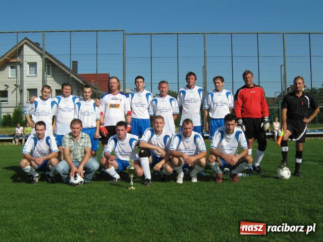 Zdjęcie w galerii na portalu naszraciborz.pl: LKS 07 Markowice świętuje wiadomości z regionu