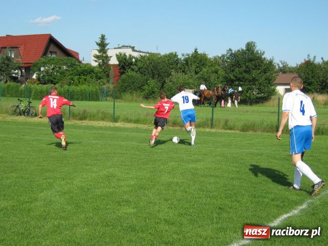 Zdjęcie w galerii na portalu naszraciborz.pl: LKS 07 Markowice świętuje wiadomości z regionu