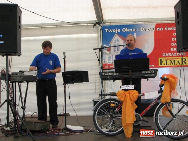 Zdjęcie w galerii na portalu naszraciborz.pl: LKS 07 Markowice świętuje wiadomości z regionu