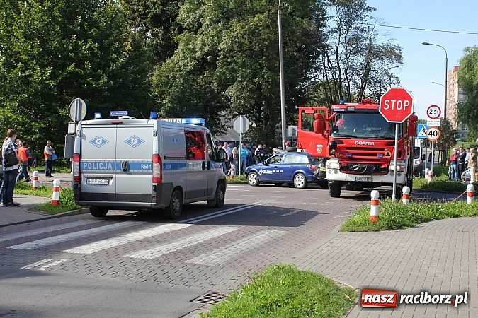 Zdjęcie w galerii na portalu naszraciborz.pl: Kraksa na skrzyżowaniu Warszawska-Matejki. Fiat dachował po zderzeniu z oplem! wiadomości z regionu