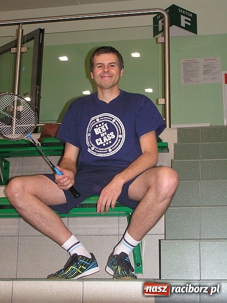 Zdjęcie w galerii na portalu naszraciborz.pl: Spotkali się wieczorem i zagrali w badmintona wiadomości z regionu