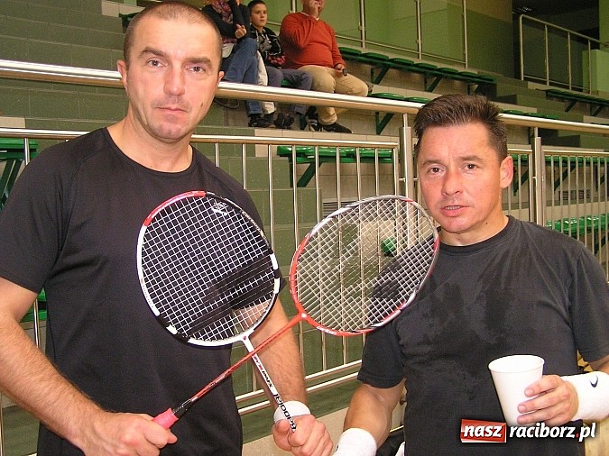 Zdjęcie w galerii na portalu naszraciborz.pl: Spotkali się wieczorem i zagrali w badmintona wiadomości z regionu
