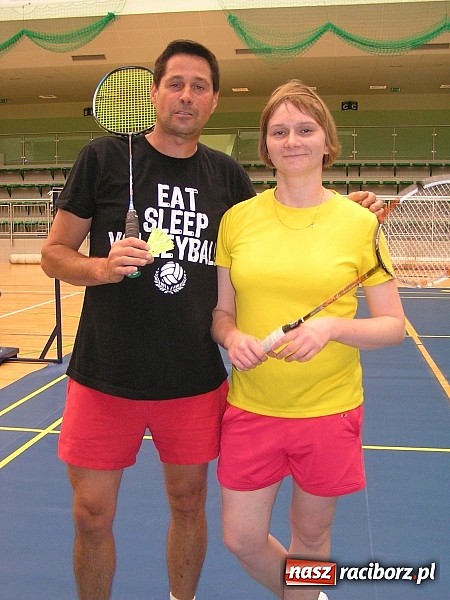 Zdjęcie w galerii na portalu naszraciborz.pl: Spotkali się wieczorem i zagrali w badmintona wiadomości z regionu