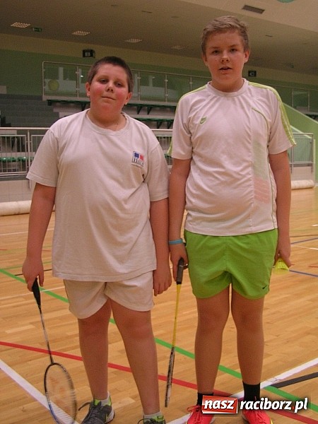 Zdjęcie w galerii na portalu naszraciborz.pl: Spotkali się wieczorem i zagrali w badmintona wiadomości z regionu