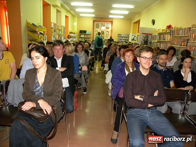 Zdjęcie w galerii na portalu naszraciborz.pl: Spotkanie autorskie z Andrzejem Stasiukiem wiadomości z regionu