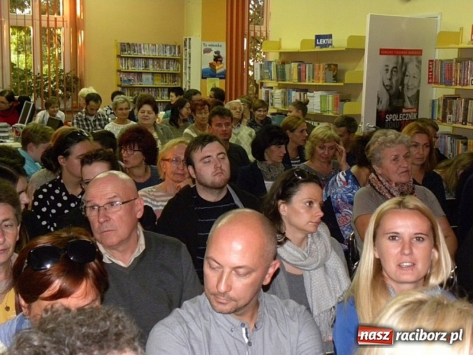 Zdjęcie w galerii na portalu naszraciborz.pl: Spotkanie autorskie z Andrzejem Stasiukiem wiadomości z regionu