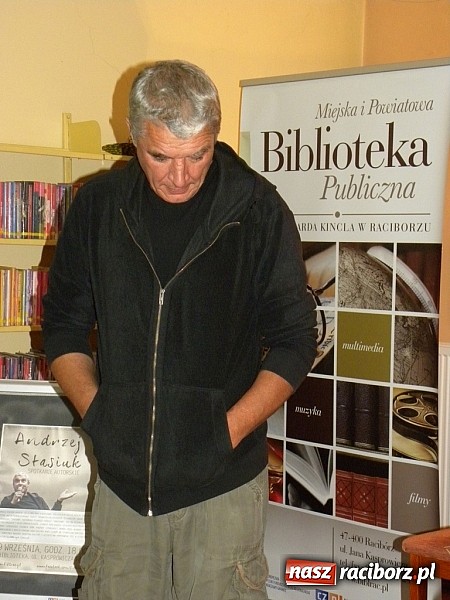 Zdjęcie w galerii na portalu naszraciborz.pl: Spotkanie autorskie z Andrzejem Stasiukiem wiadomości z regionu