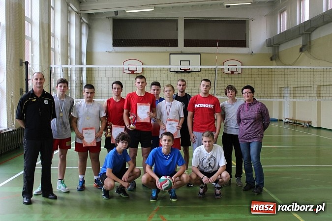 Zdjęcie w galerii na portalu naszraciborz.pl: XIV Mistrzostwa Raciborza w dwójkach siatkarskich chłopców wiadomości z regionu
