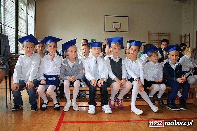 Zdjęcie w galerii na portalu naszraciborz.pl: Pasowanie pierwszoklasistów w Sudole wiadomości z regionu