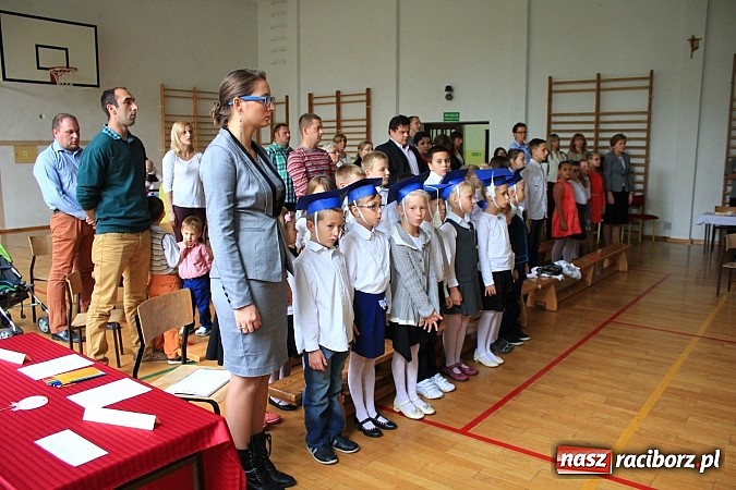 Zdjęcie w galerii na portalu naszraciborz.pl: Pasowanie pierwszoklasistów w Sudole wiadomości z regionu