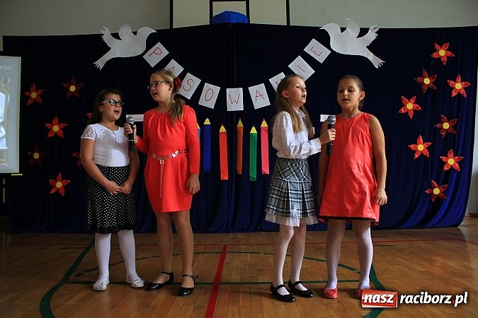 Zdjęcie w galerii na portalu naszraciborz.pl: Pasowanie pierwszoklasistów w Sudole wiadomości z regionu