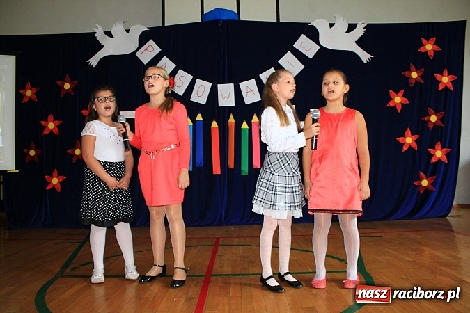 Zdjęcie w galerii na portalu naszraciborz.pl: Pasowanie pierwszoklasistów w Sudole wiadomości z regionu