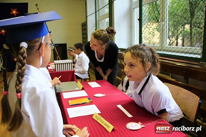 Zdjęcie w galerii na portalu naszraciborz.pl: Pasowanie pierwszoklasistów w Sudole wiadomości z regionu