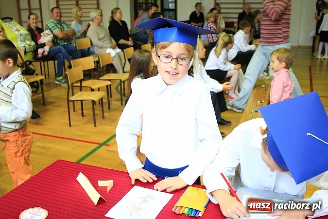 Zdjęcie w galerii na portalu naszraciborz.pl: Pasowanie pierwszoklasistów w Sudole wiadomości z regionu