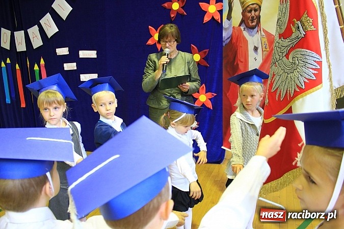 Zdjęcie w galerii na portalu naszraciborz.pl: Pasowanie pierwszoklasistów w Sudole wiadomości z regionu