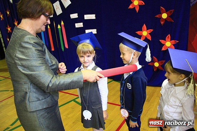 Zdjęcie w galerii na portalu naszraciborz.pl: Pasowanie pierwszoklasistów w Sudole wiadomości z regionu