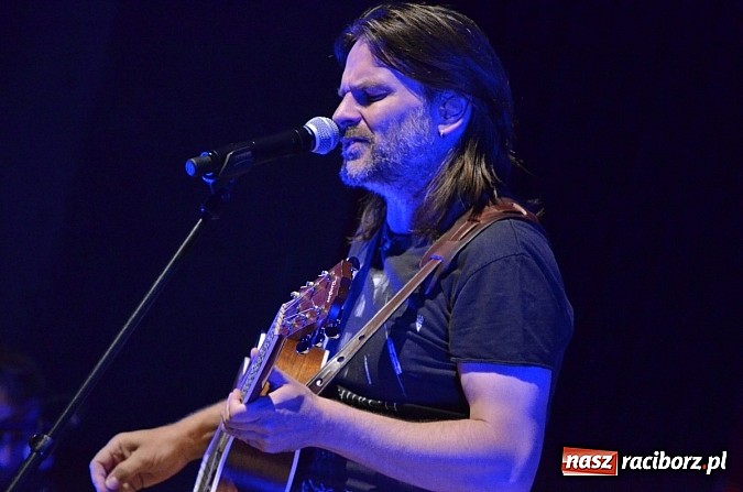 Zdjęcie w galerii na portalu naszraciborz.pl: Rewelacyjny Ray Wilson wystąpił w RCK  wiadomości z regionu