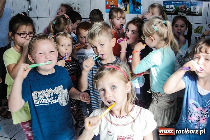 Zdjęcie w galerii na portalu naszraciborz.pl: Przedszkole na Żółkiewskiego biło dziś rekord Guinessa  wiadomości z regionu
